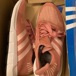 Adidas Swift Run